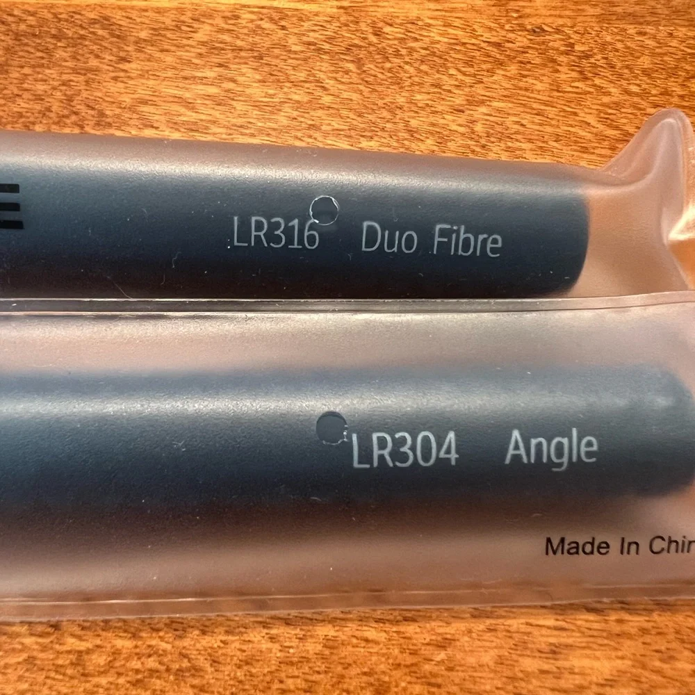 NWT 2 Laruce make up brushes. LR304 Angle brush-cheek & LR316 Duo fiber brush.